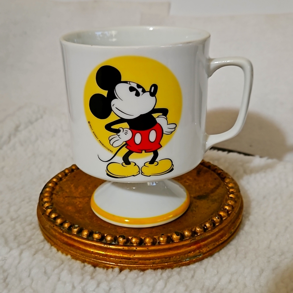 DISNEY MICKEY MOUSE PEDESTAL MUG. GOOD CONDITION.